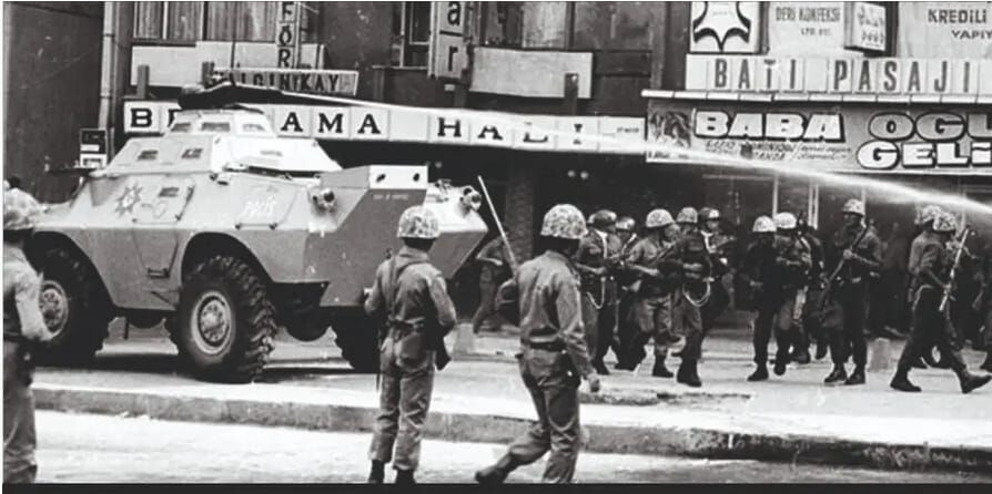 İnsanlık tarihinin zulümle yazılmış sayfaları! Darbeler: Şahsiyetsiz bir zihnî kuraklık! 12 Eylül: Ruh kalesini yıkma teşebbüsü!