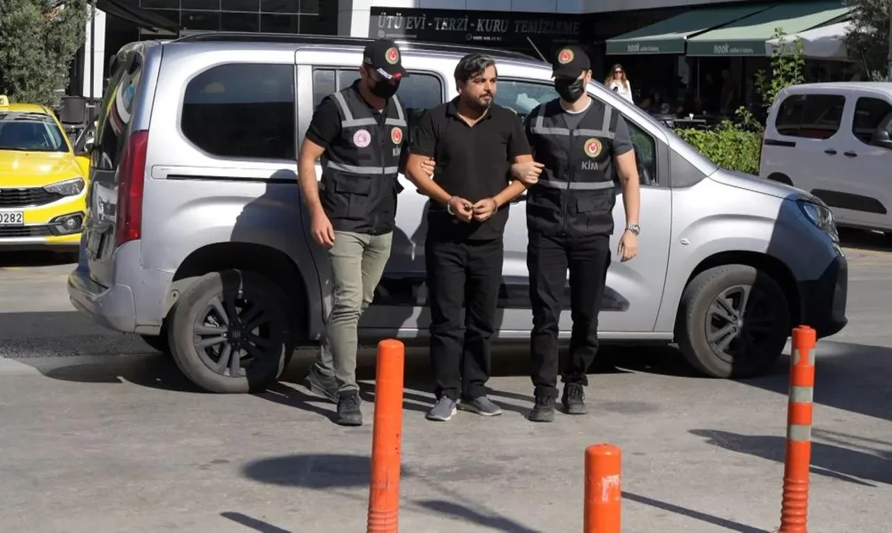 Yurt Dışı Yasağı Vardı, Tırın Dorsesinin Altında Yakalandı Arif Kocabıyık Gözaltına Alındı!S