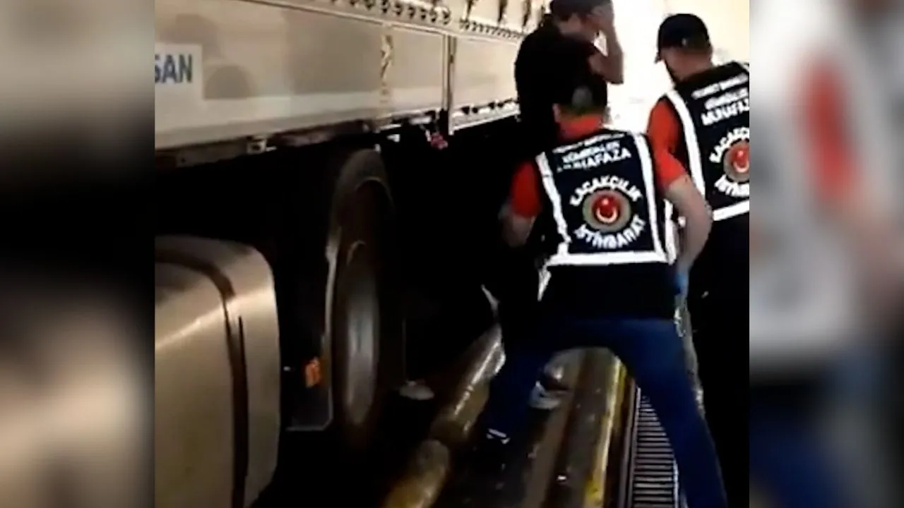 Yurt Dışı Yasağı Vardı, Tırın Dorsesinin Altında Yakalandı Arif Kocabıyık Gözaltına Alındı!V