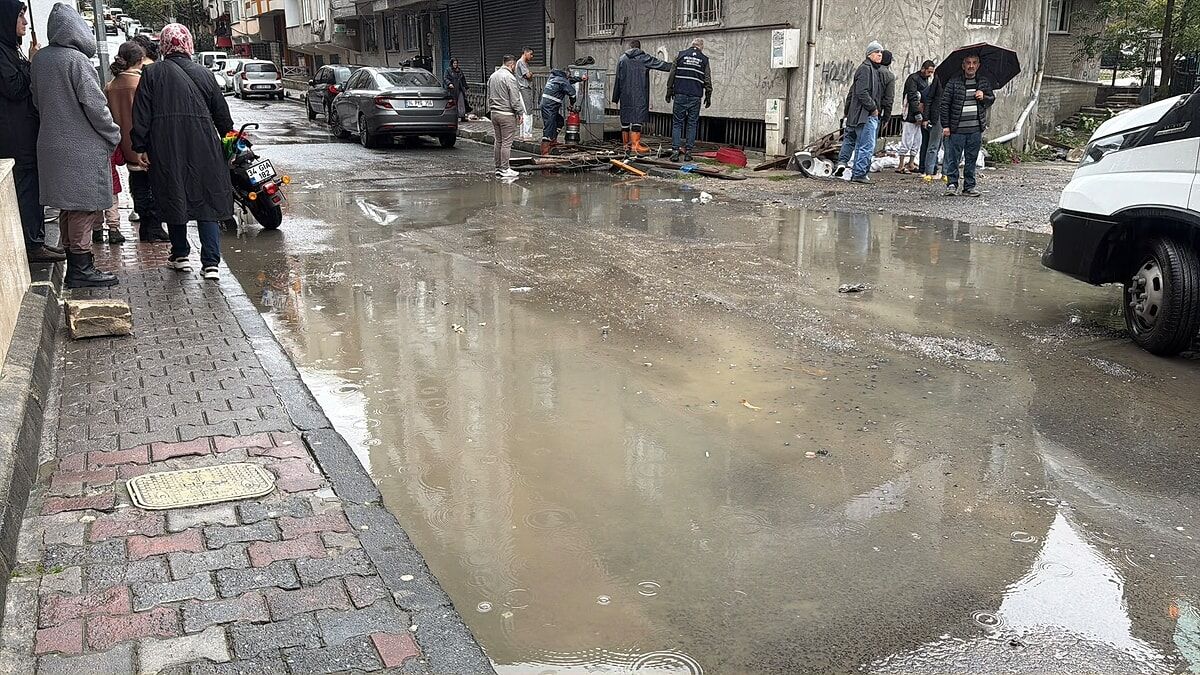 1985'Ten Bu Yana En Yüksek Seviye... İstanbul'da Sağanak Sonrası Felaket Görüntüleri! (10)
