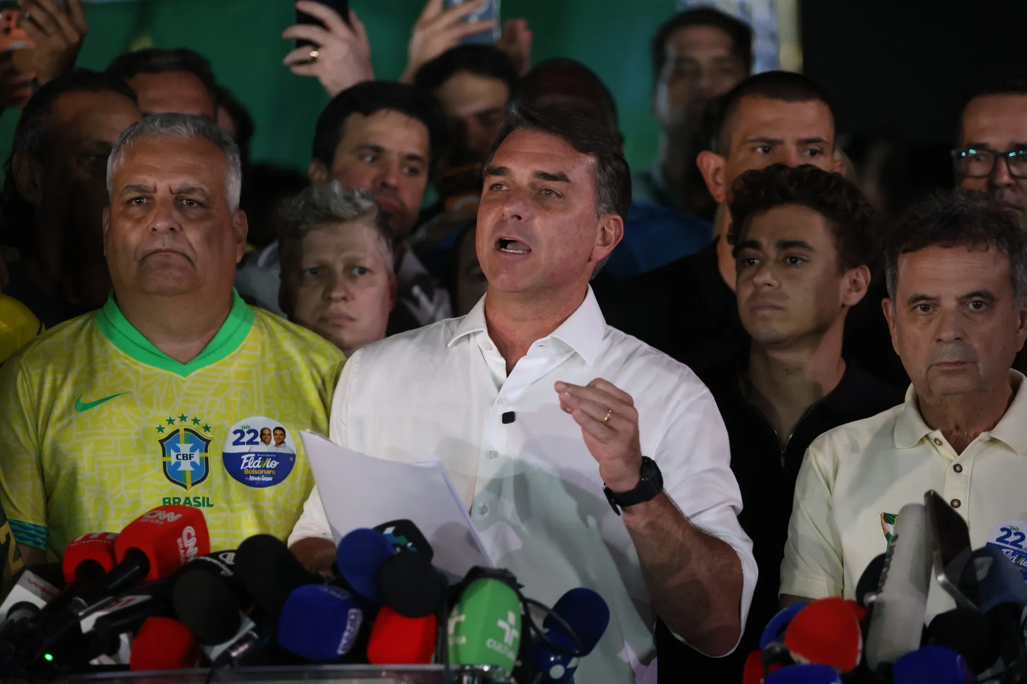 Flávio Bolsonaro'nun pasaportuna el konuldu! Seçimi kaybetti, yurt dışına çıkışı yasaklandı