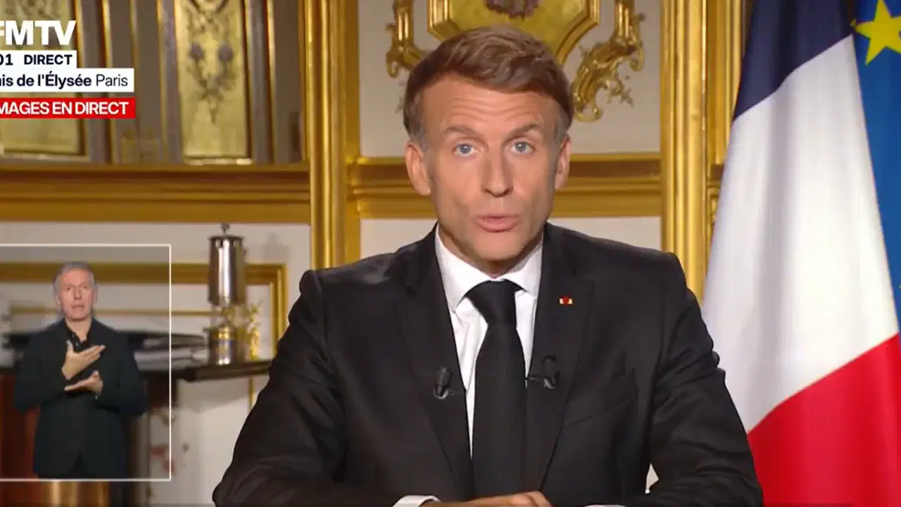 Fransa sokakları savaş alanına döndü: Macron'dan "Bunu ülkemize nasıl yaparsınız?" çıkışı