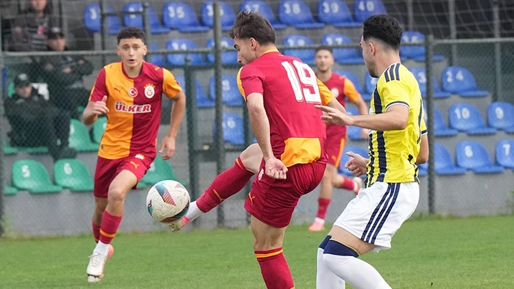 Galatasaray-Fenerbahçe derbisinde ilk raund: Cimbom 3 golle kazandı