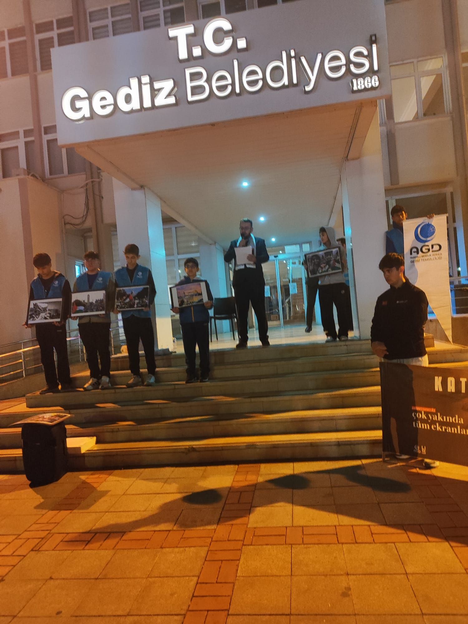 Anadolu Gençlik Derneği (Agd) Gediz İlçe Temsilciliği Aksa Tufanı'nın Ve Gazze'deki Insanlık Dramının 3. Sene I Devriyesinde Anlamlı Programa Imza Attı. Agd Gediz İlçe Başkanı Muhammed Ali Türegün Gazze’de Katledilen Masum (1)