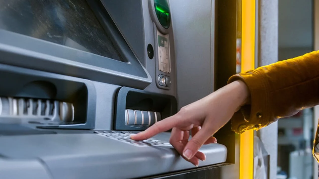 Atm'lerdeki Kriz Sürüyor! Şikayetler 1500'Ü Aştı (2)
