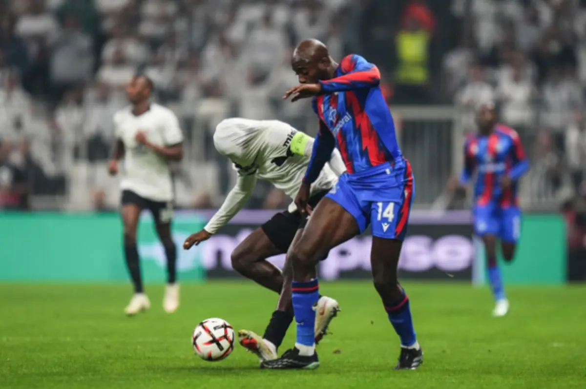 Beşiktaş Crystal Palace Maçında Görülmemiş Olay O Halde Bile Mücadeleyi Bırakmadı (3)