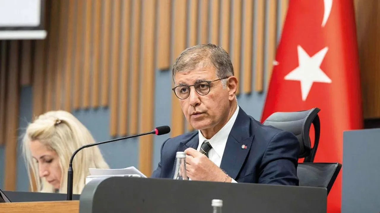 Cemil Tugay kimdir, kaç yaşında ve ne iş yapıyor? İzmir Büyükşehir Belediye Başkanı’nın siyasi kariyeri ve hayatı