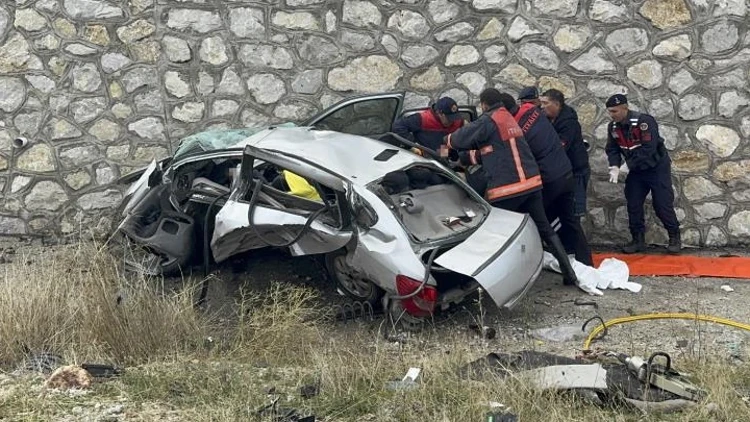 Çorum'da Feci Kaza! 4 Kişi Öldü, 2 Kişi Yaralandı (3)