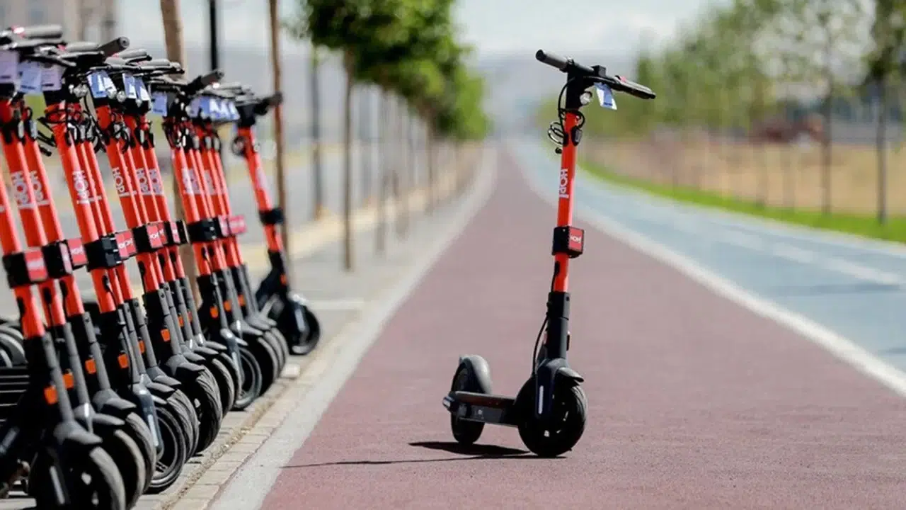 2026 elektrikli skuter kuralları neler? Hangi yollarda sürülür? Kaç kilometre hız yapılır? Nereye park edilebilir?