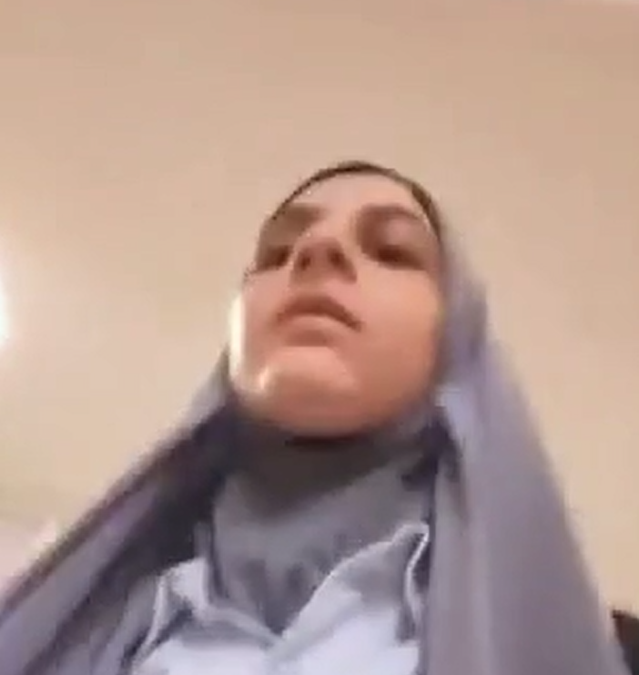 Azerbaycan’da başörtüsü yasağına tepki gösteren öğretmen! Benim yanımda Allah var başka kimseye ihtiyacım yok