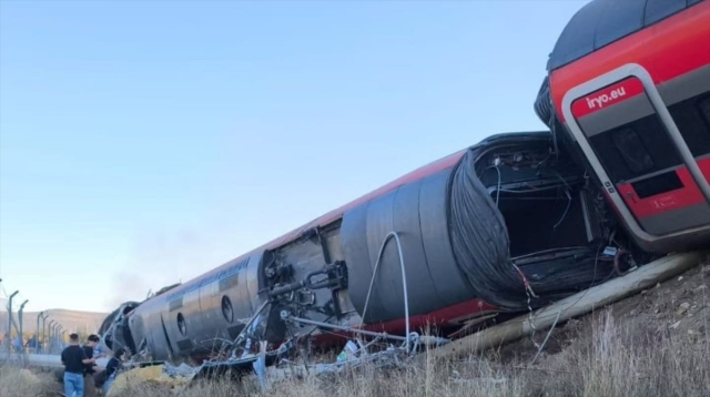 İspanya'daki Tren Faciasında Ölü Sayısı 68'E Yükseldi 3 Günlük Yas Ilan Edildi (6)