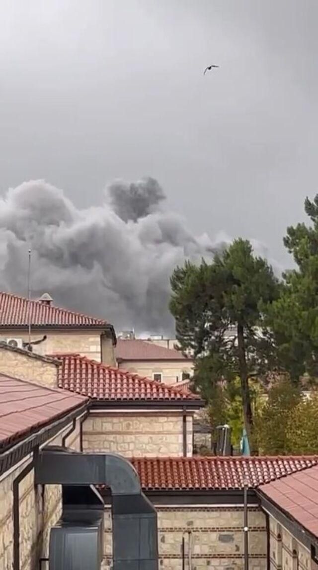 İstanbul Bayrampaşa'da Sanayi Sitesi'nde Çıkan Yangın Söndürüldü Araçlar Küle Döndü (3)