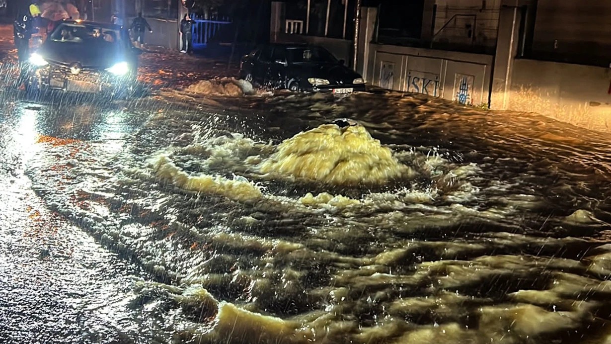 Istanbulda Sel Felaketi Can Kaybi 2Ye Yukseldi S71L