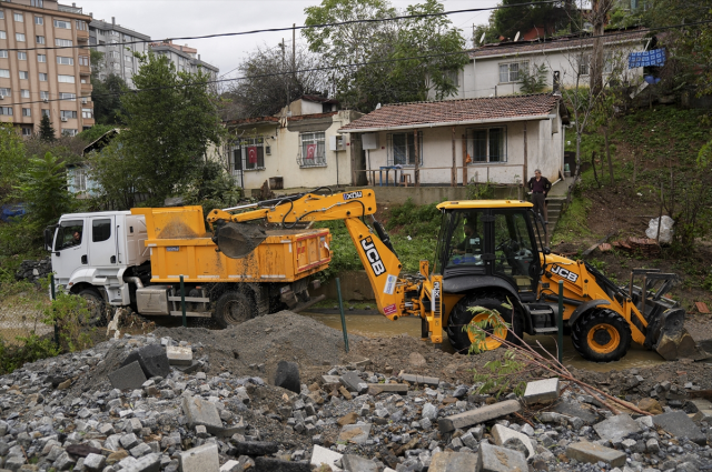 İstanbul'daki Selde 1 Kişinin Daha Cansız Bedenine Ulaşıldı Can Kaybı Sayısı 4'E Yükseldi (9)