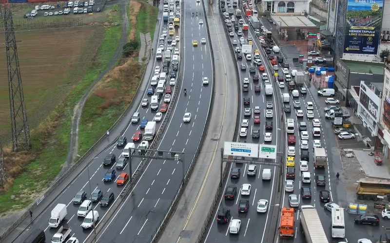 İstanbul'u Su Bastı, Yollar Göle Döndü, Metro Istasyonları Felç Oldu Sağanaktan Görüntüler 676867 (12)