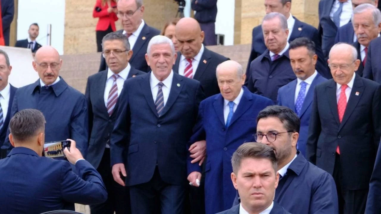 Bahçeli'nin koluna girilmesine İYİ Parti'den tepki gelmişti! Dervişoğlu'ndan ilk açıklama