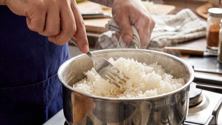 Lapa pilavı çöpe atmaktan kurtaran aşçı sırrı: İki dilim yetiyor