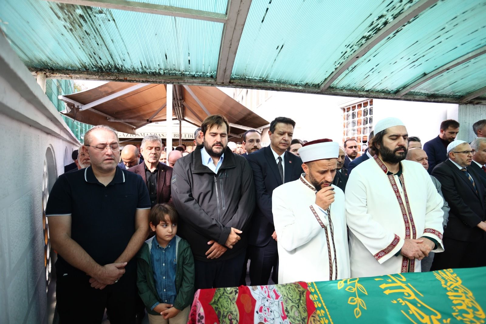 Mahmut Arıkan, Ömer Faruk Yazıcı'nın annesi Bakiye Yazıcı'nın cenaze törenine katıldı