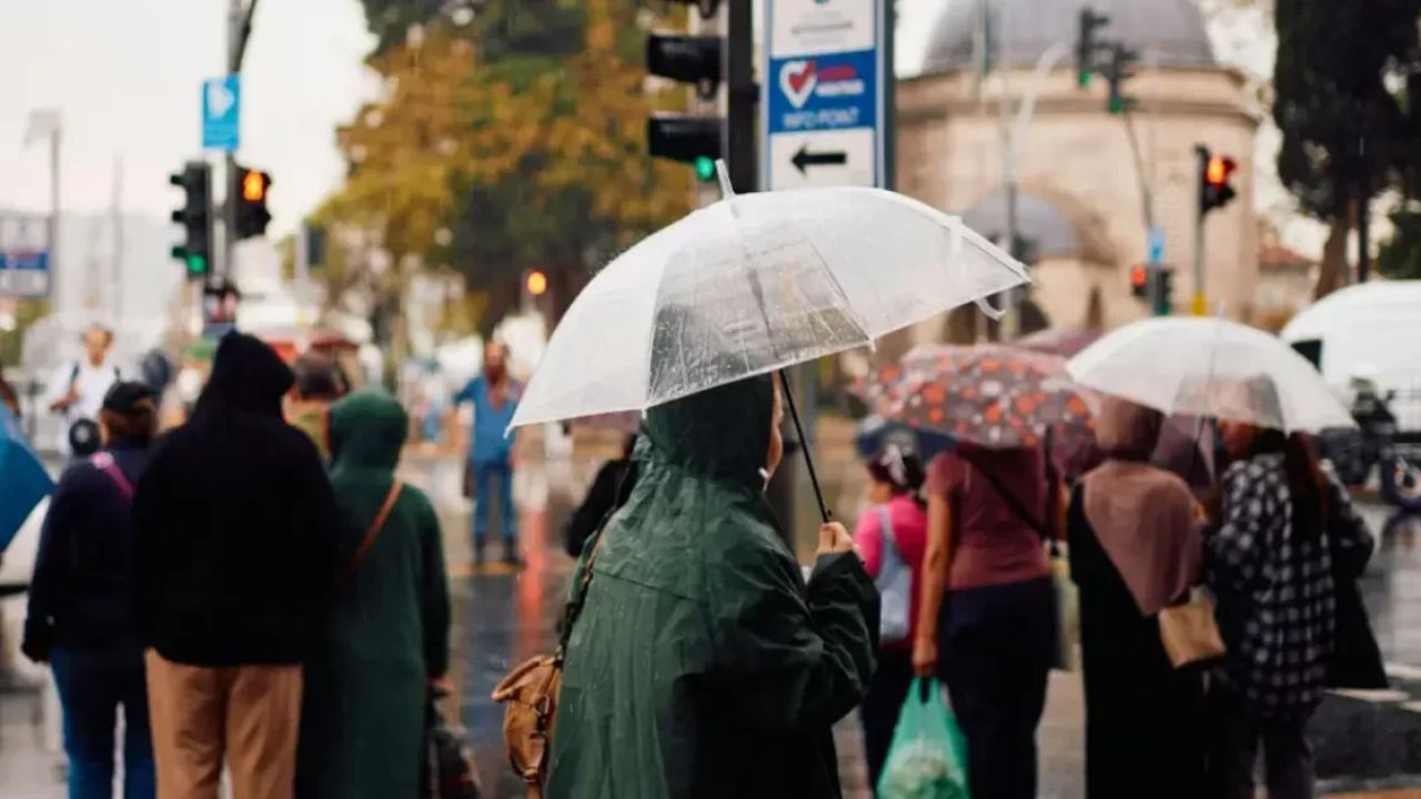 Meteorolojiden Cok Sayida Il Icin Uyari Saganak Firtina Ve Sel Riski Kapida 1Cde1B00