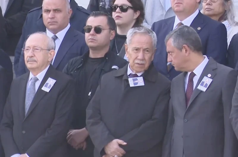 Özgür Özel Ve Kemal Kılıçdaroğlu'nun Tokalaşması Dikkat Çekti Yüzüne Bile Bakmadı (1)