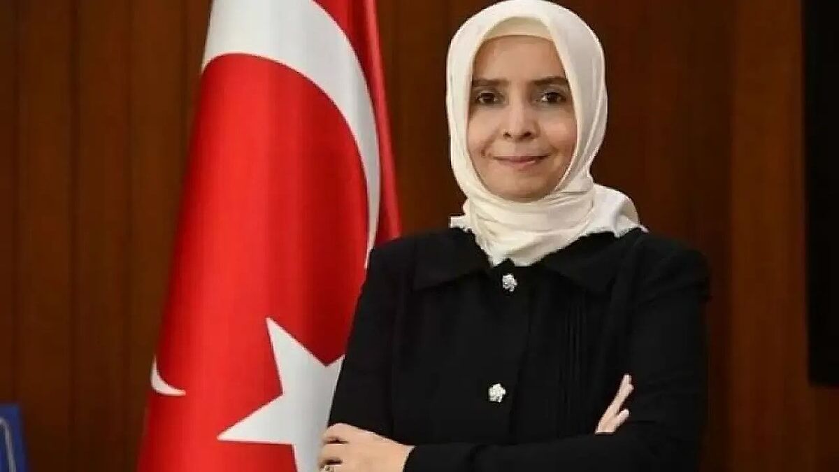 Fatma Betül Sayan Kaya'nın ablası kim, Ayşe Hilal Sayan Koytak hangi görevde, görevden alındı mı?