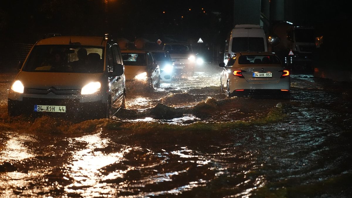 Selde Zarar Gören Araçlara Ne Olacak, Zararı Kim Ödeyecek Sürücülere Asla Yapmayın Uyarısı (4)
