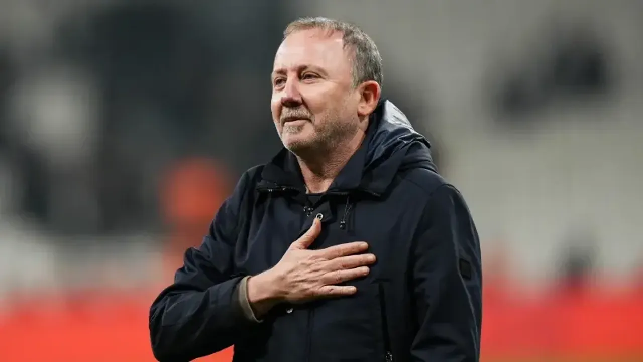 Sergen Yalçın'ın futbol kariyeri: Hangi takımlarda oynadı, kaç gol attı? Galatasaray ve Fenerbahçe geçmişi