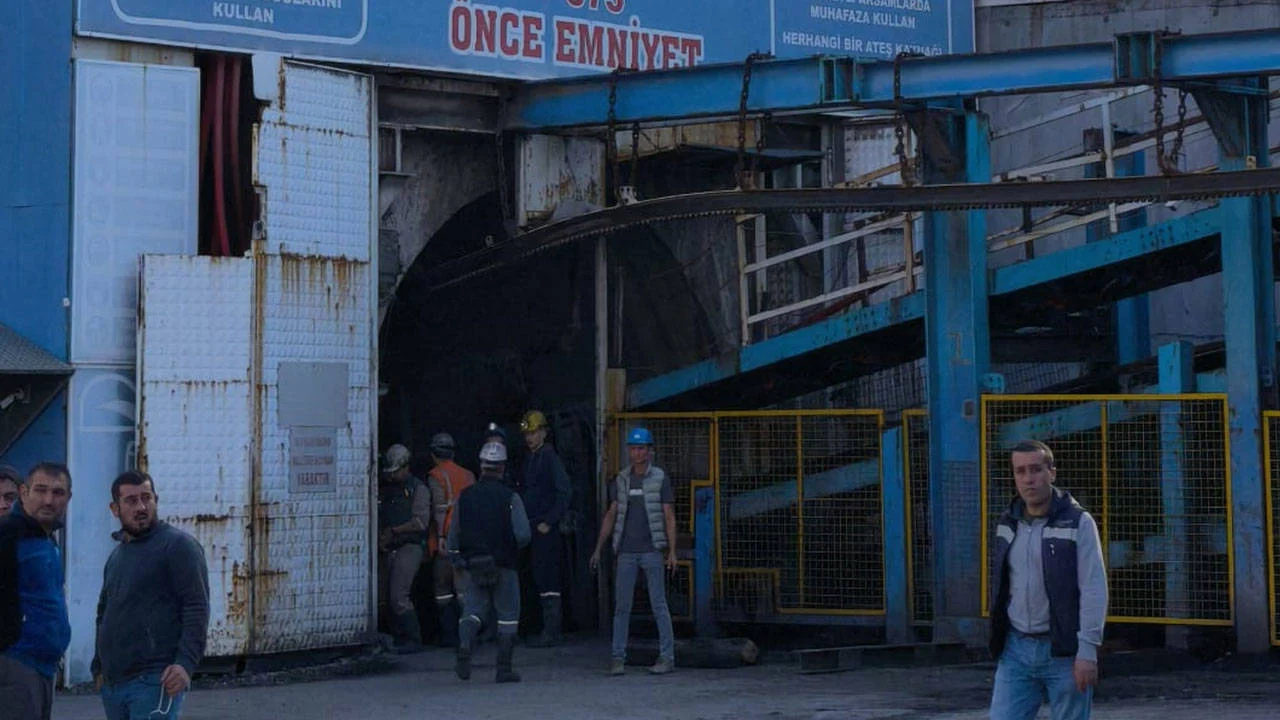 Soma'da Yürek Yakan Veda 13 Yaşındaki Yaşar'ın Gözyaşları Türkiye'yi Ağlattıa-1
