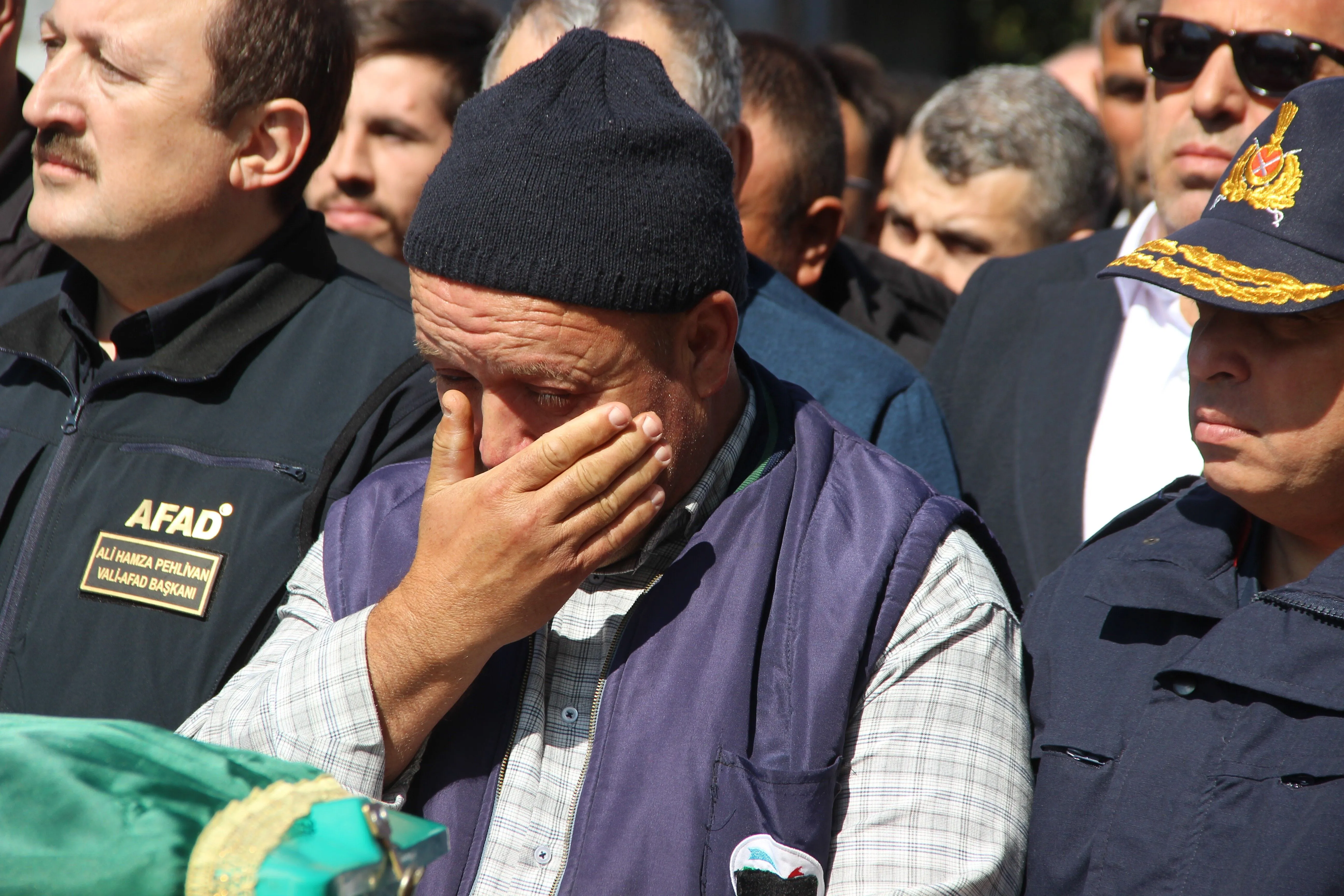 Soma'da Yürek Yakan Veda 13 Yaşındaki Yaşar'ın Gözyaşları Türkiye'yi Ağlattıd