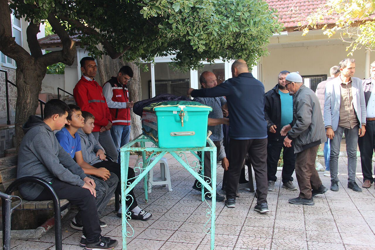 Soma'da Yürek Yakan Veda 13 Yaşındaki Yaşar'ın Gözyaşları Türkiye'yi Ağlattın