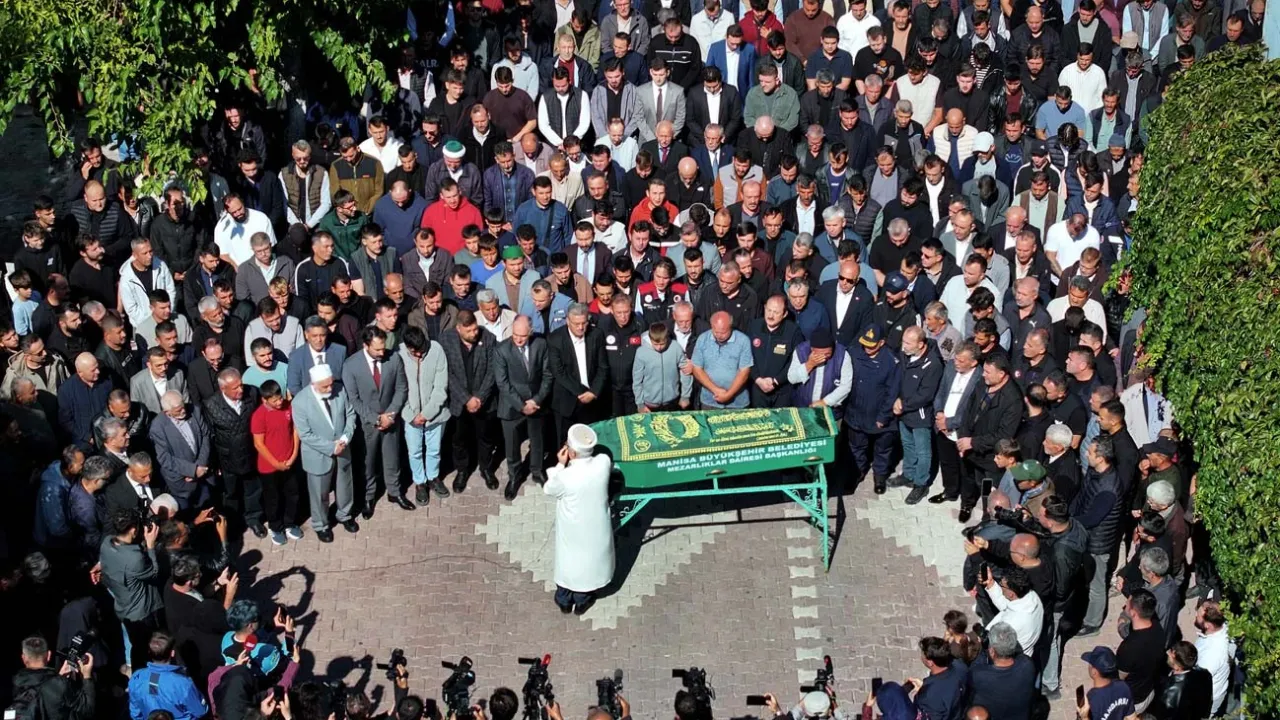 Soma'da Yürek Yakan Veda 13 Yaşındaki Yaşar'ın Gözyaşları Türkiye'yi Ağlattıww
