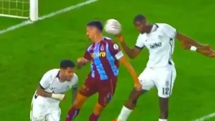 Trabzonspor Beşiktaş Derbisinde Tartışmalı Pozisyonları Hakemler Ne Dedi (6)