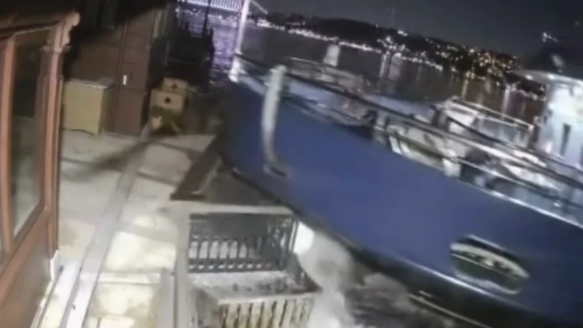 Uskudarda Yolcu Vapuru Yaliya Carpt Vzsw