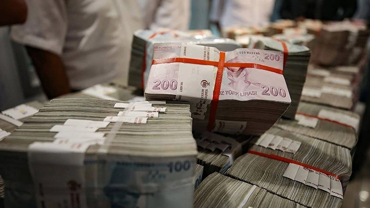 Faize 9 ayda 2,5 trilyon lira aktı...Bütçede 1,8 trilyon  lira “faiz” açığı!